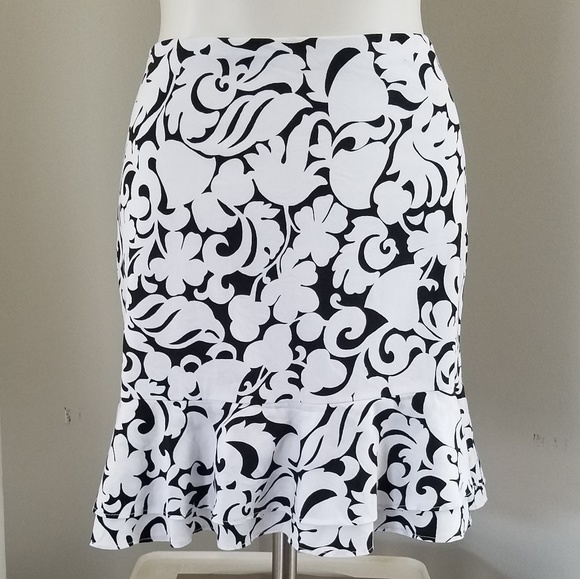 White House Black Market Dresses & Skirts - White House Black Market midi skirt